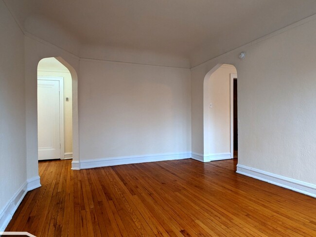 Building Photo - 2948 N Albany Ave