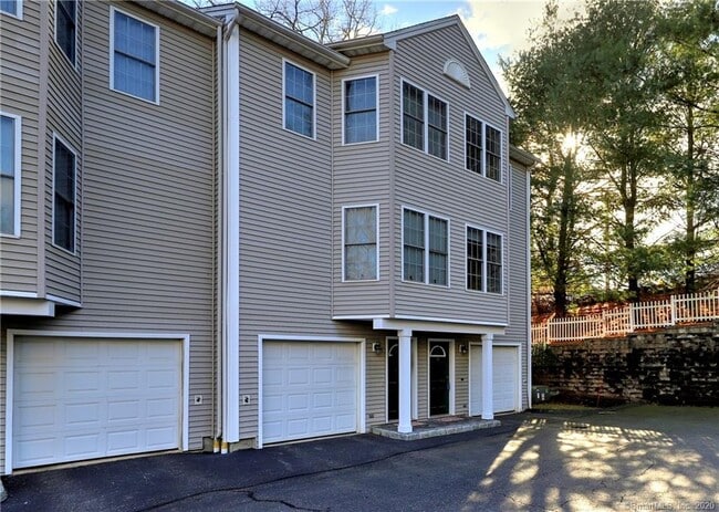 Building Photo - 60 Grove St