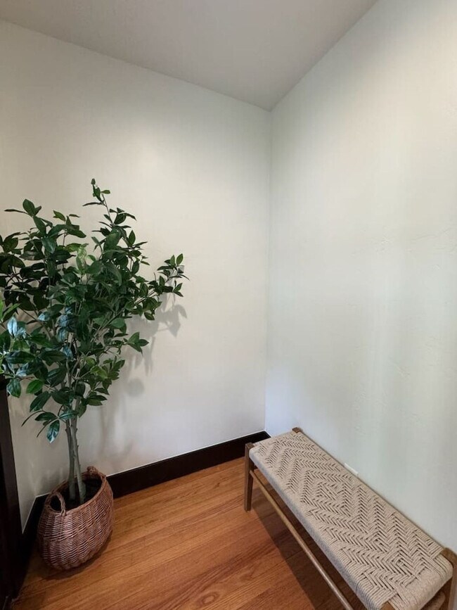 Building Photo - 3076 Melbourne St