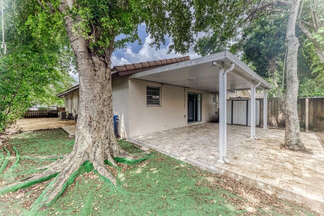 Building Photo - 7971 NW 35th Ct