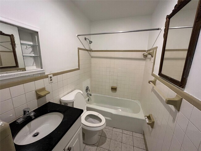 Building Photo - 1610 NW 52nd Ave