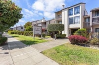 Building Photo - 2101 Shore Line Dr
