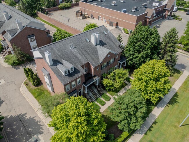 Building Photo - 17034 Farmington Rd