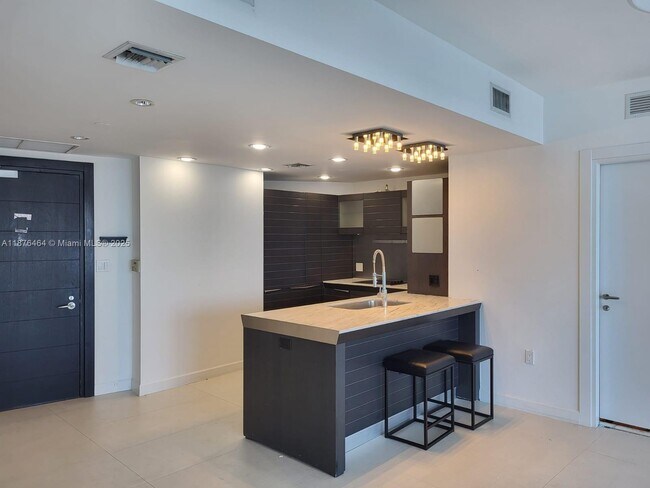 Building Photo - 200 Biscayne Blvd Way