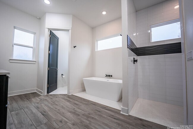 Building Photo - Modern Masterpiece in Canyon Lake