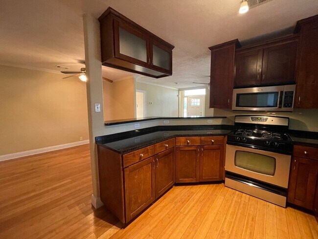 Building Photo - 7bed/6.5bath + 3 car garage and carport