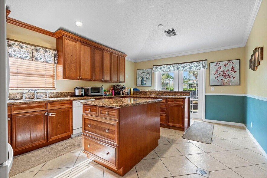 Building Photo - 177 Heming Way
