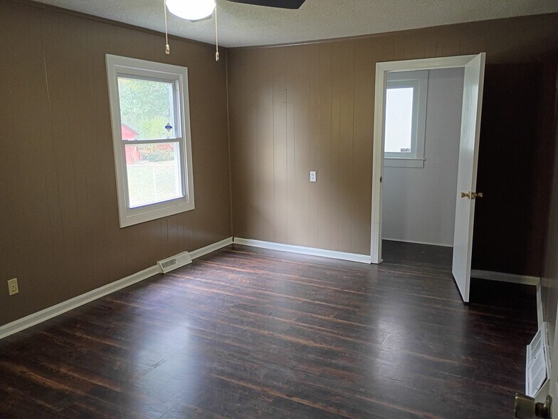 Building Photo - 1625 Mansfield St