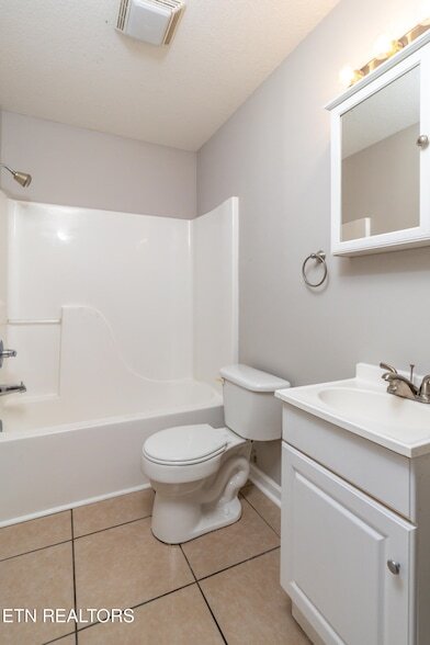 Building Photo - 4622 Ventura Dr