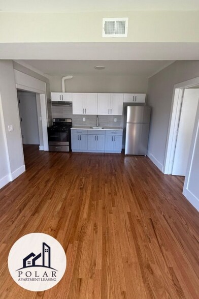 Primary Photo - 515 W 7th St
