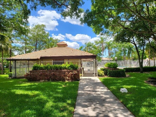 Building Photo - 9073 Vineyard Lake Dr