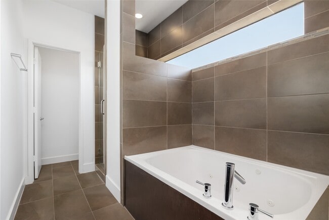 Building Photo - 5012 Cornish St