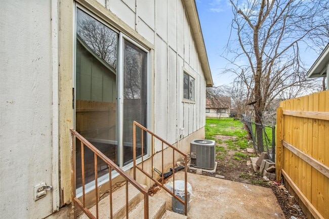 Building Photo - 10711 Lanshire Dr