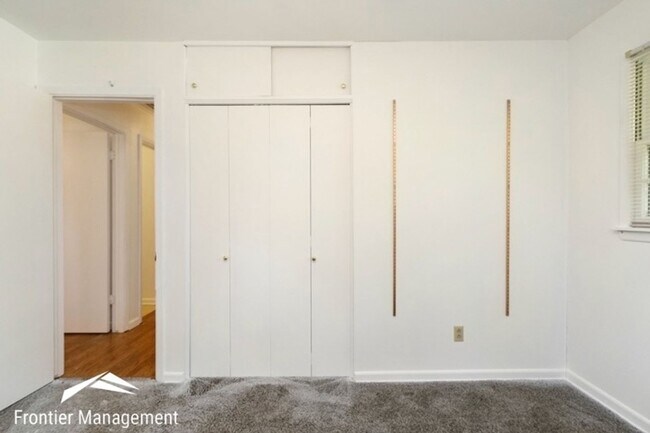 Building Photo - 1733 Vaughn Dr