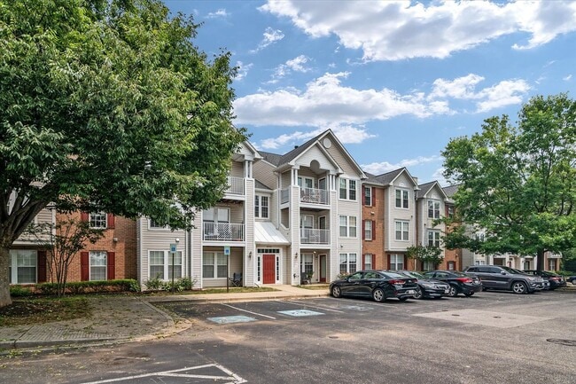 Building Photo - Piney Orchard Condo