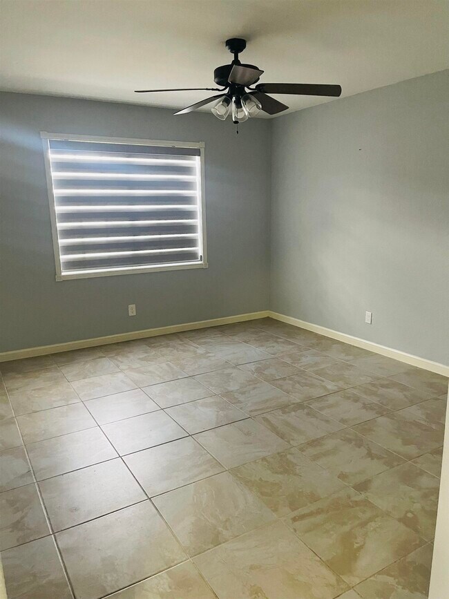 Building Photo - 1241 Brown Dr
