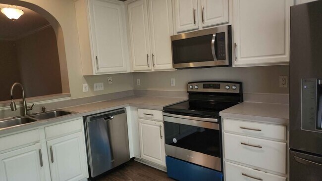 Building Photo - 2222 Valley Haven Dr