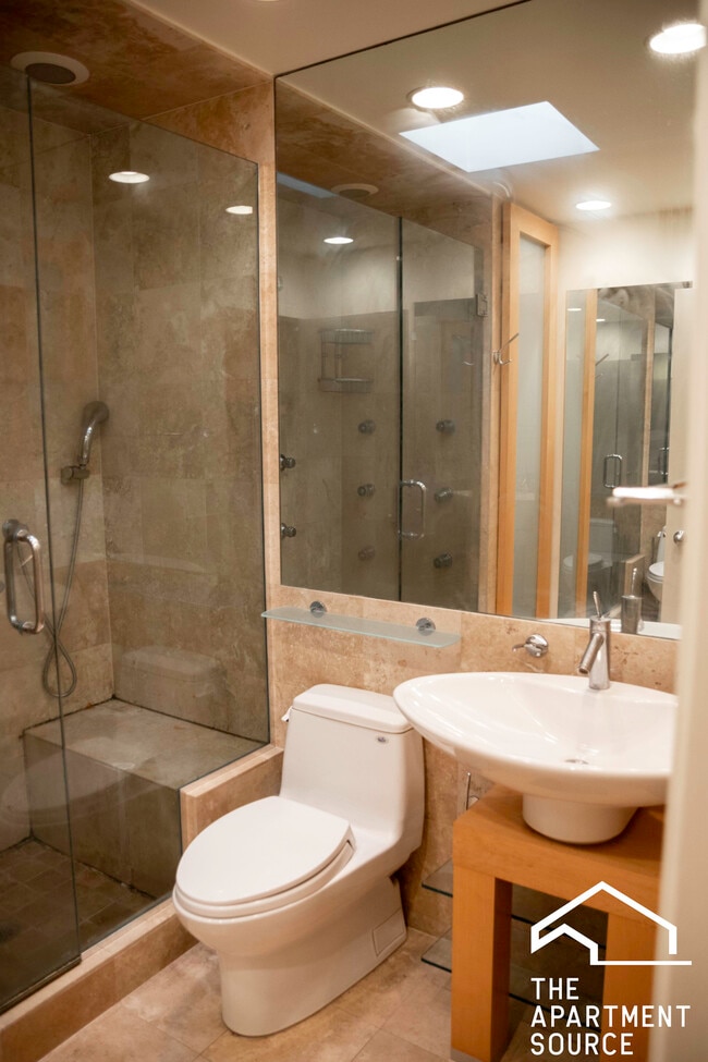 Building Photo - 1810 N Fremont St