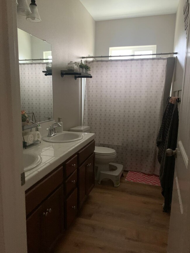 Building Photo - 4 Bedroom 2.5 Bath ready soon