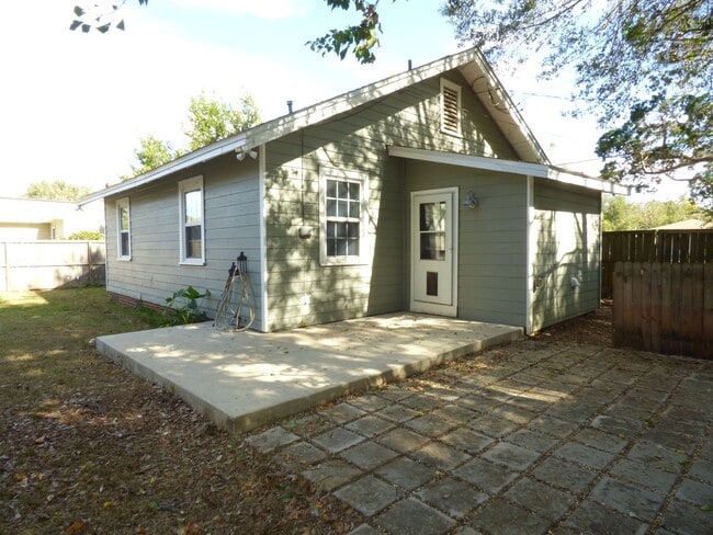 Building Photo - Updated home in Historic East Hill!