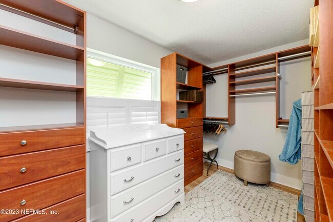 Building Photo - 670 Sherry Dr