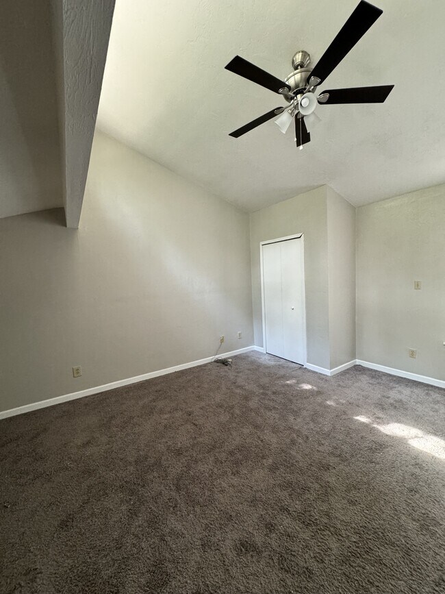 Building Photo - 1211 Stone Green Ct