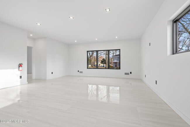 Building Photo - 459 Harnell Ave