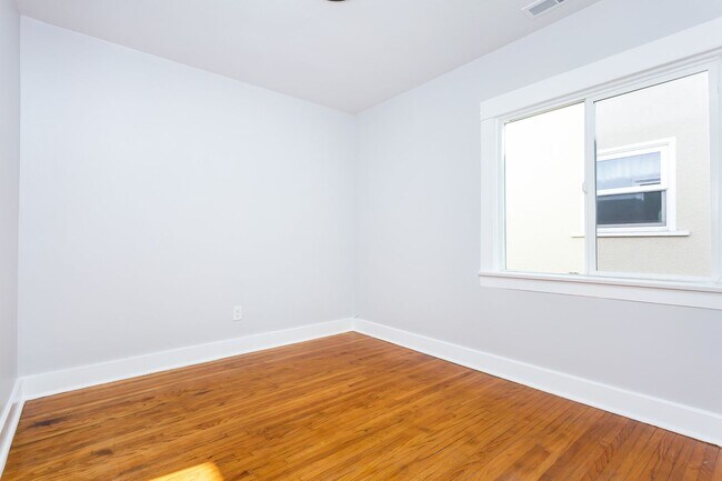 Building Photo - 4780-4780 Oregon St