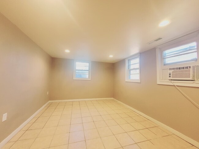 Building Photo - 1 NE-2