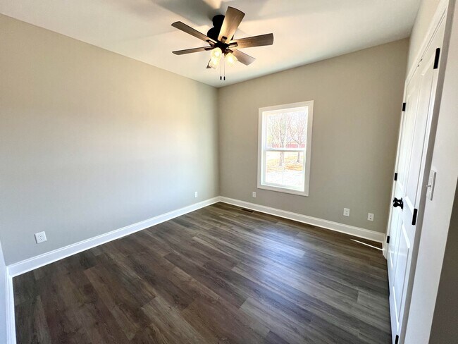 Building Photo - 1346 S Coolwell Rd