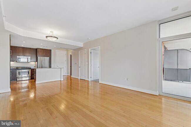 Building Photo - 8220 Crestwood Heights Dr