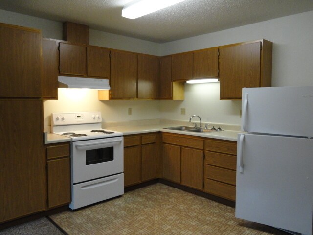 Building Photo - Greenleaf Apartments