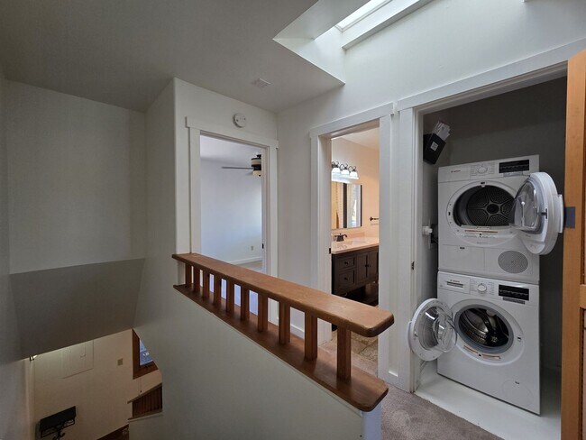 Building Photo - 244 Maynard St