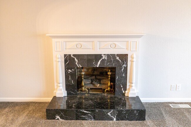 Building Photo - Large updated home in San Mateo Village!