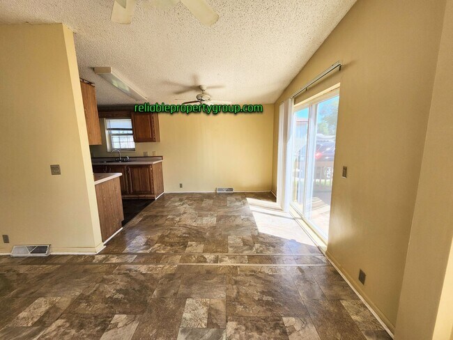 Building Photo - New Listing in Churubusco!!