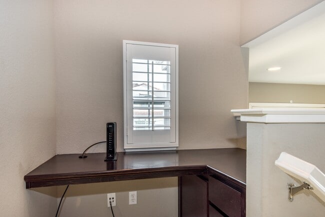 Building Photo - 465 Magritte Way