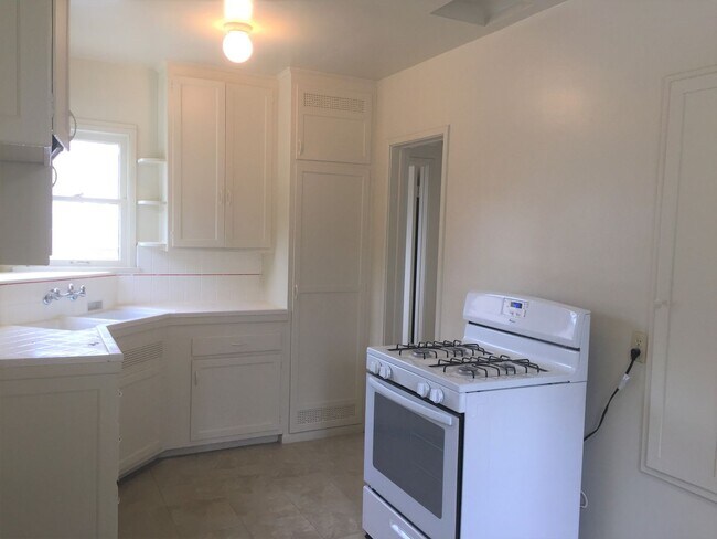 Building Photo - 4848 N Lakewood Blvd