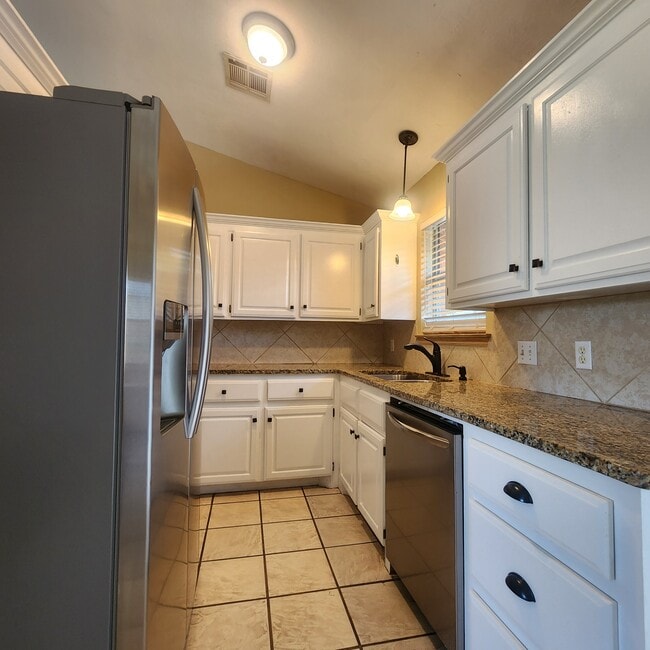 Building Photo - 6840 NW Willow Springs Dr