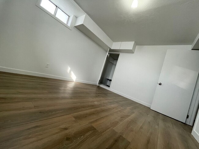Building Photo - 2583-2585 S 700 E
