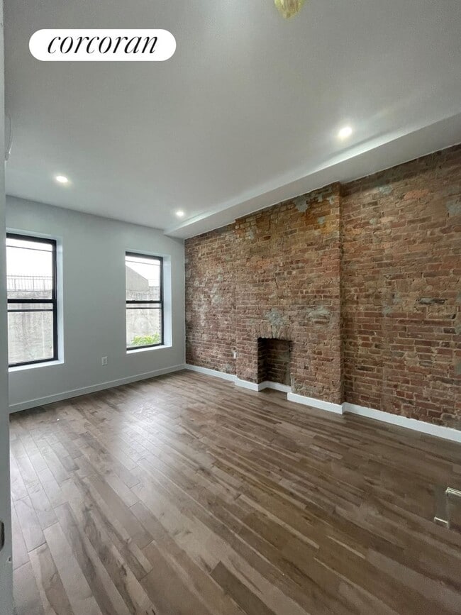 Building Photo - 228 Monroe St