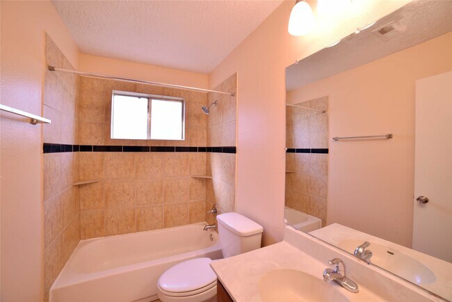 Building Photo - 470 Buoy Rd