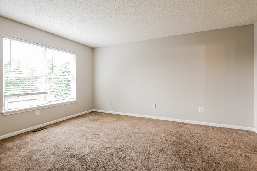 Building Photo - 4261 Village Bend Dr