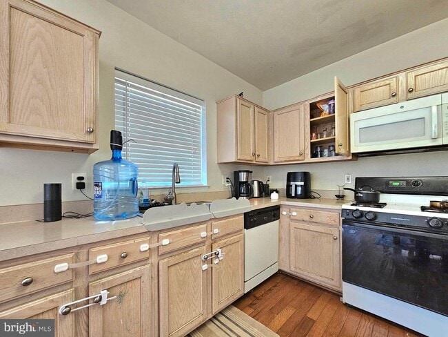 Building Photo - 7427 Ardglass Ct