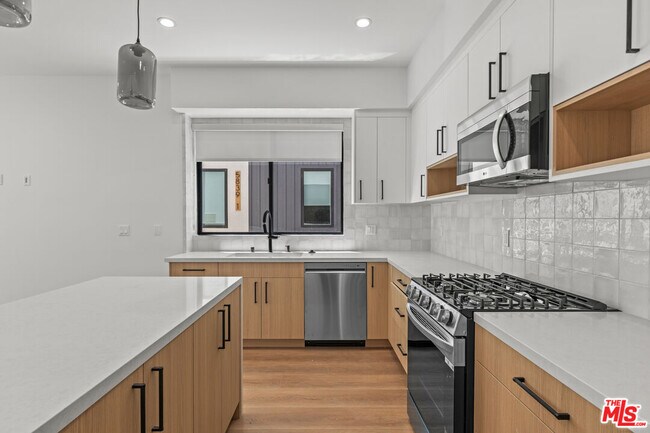 Building Photo - 5841 Kester Ave