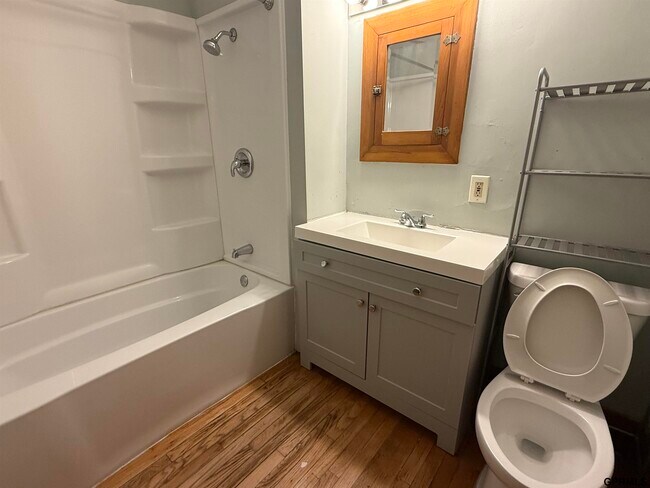 Building Photo - 824 N 47th St