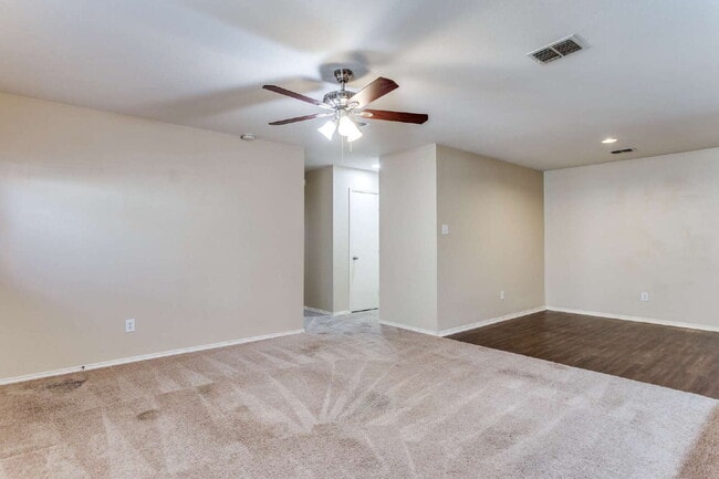 Building Photo - Beautifully Updated Duplex in Crowley!