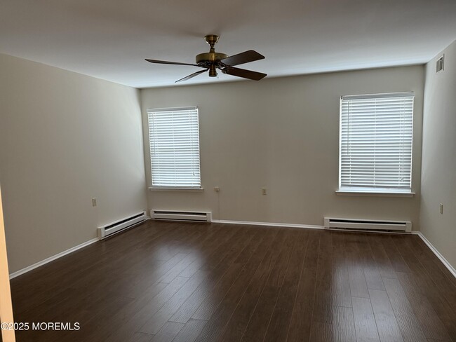 Building Photo - 19 Marlow Ave