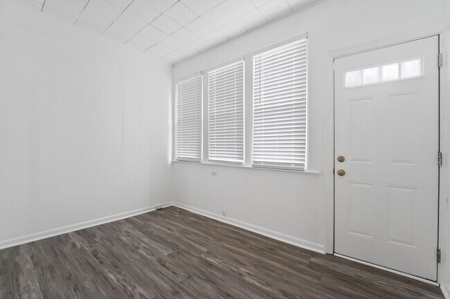 Building Photo - 2 bedroom 1.5 bath rowhome for rent in Baltimore