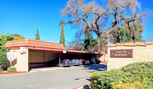 Building Photo - Refurbished Second Floor 1bd Condo With Pool & In-unit Laundry