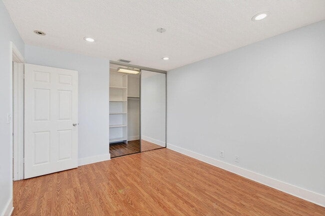 Building Photo - 7848 Travelers Tree Dr